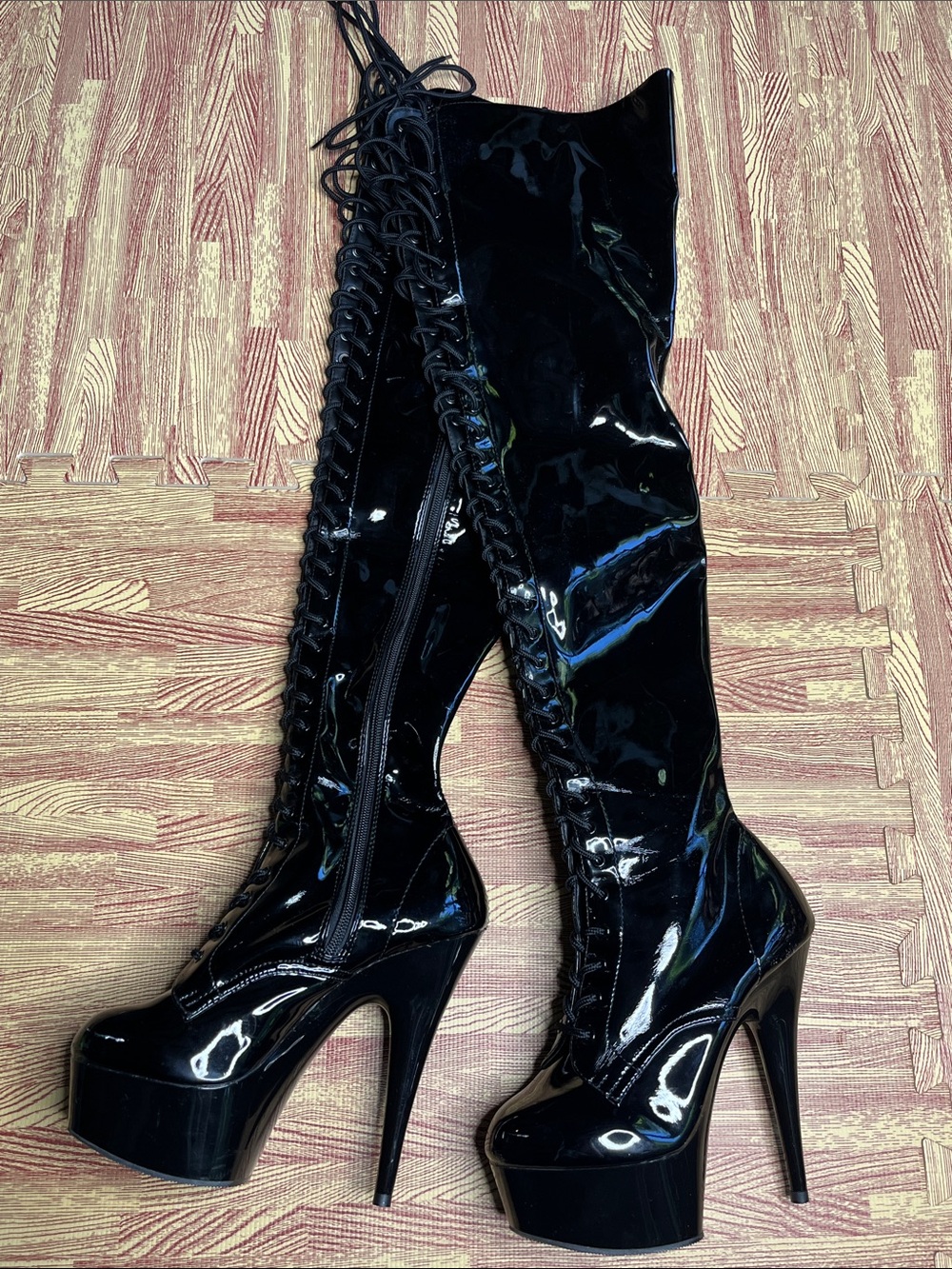 Pleaser Delight 6” Black Patent Platform Front Lace-Up Thigh-High Boots size 7